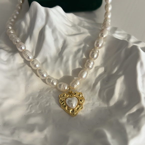 Heart Pearl Necklace - Picture 7 of 7